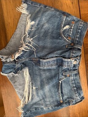 Levi’s 501 size 29 High-Rise Washed Blue Distressed Denim Shorts